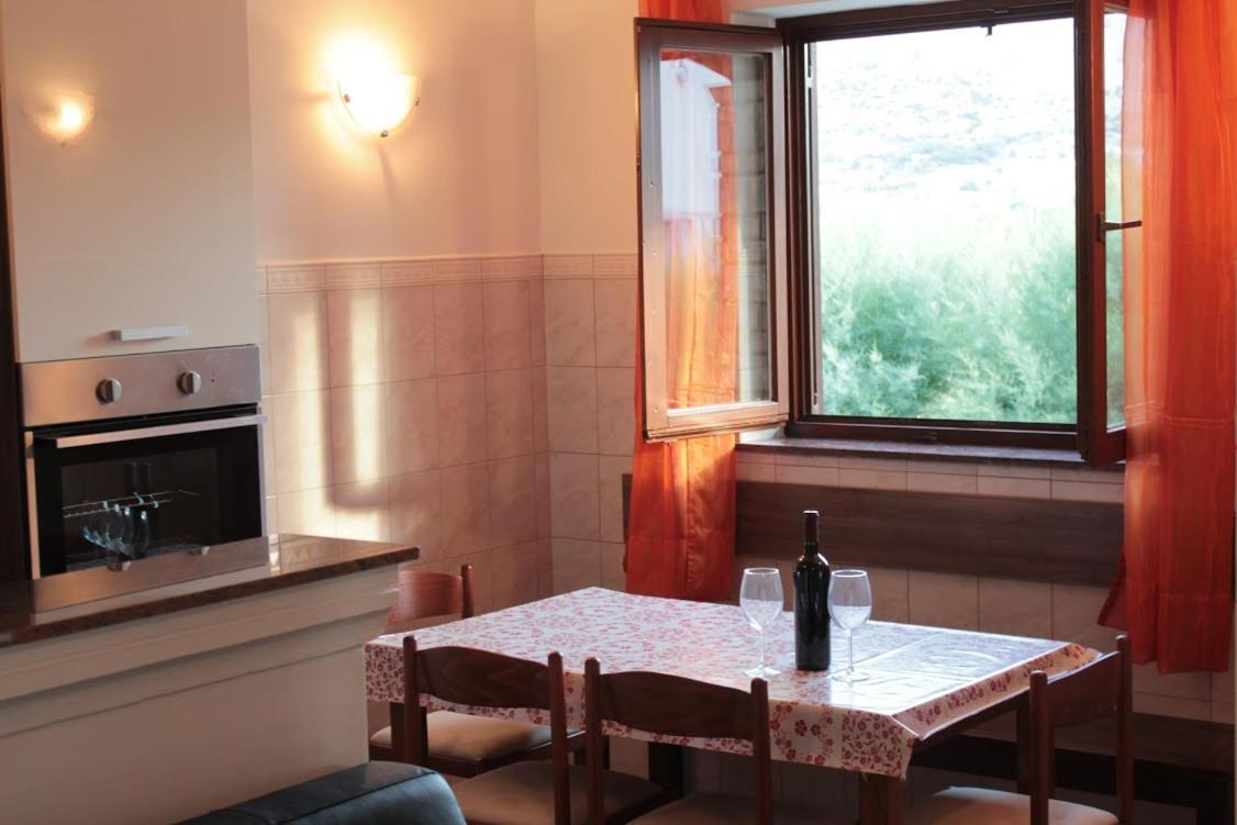 Apartmani Peko Паг Экстерьер фото