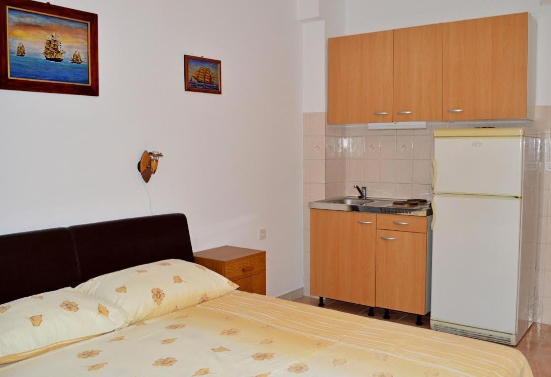 Apartmani Peko Паг Экстерьер фото