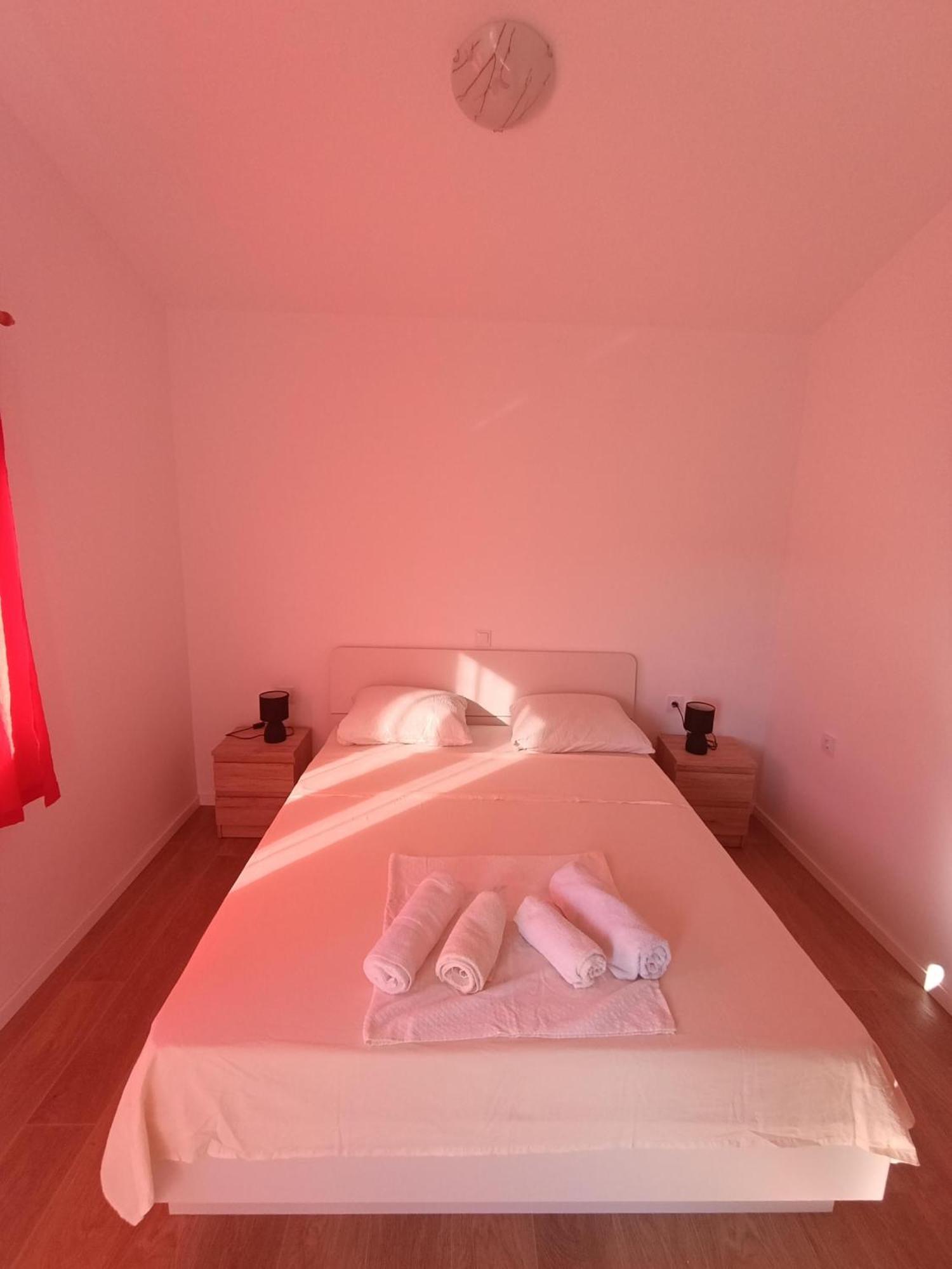 Apartmani Peko Паг Экстерьер фото