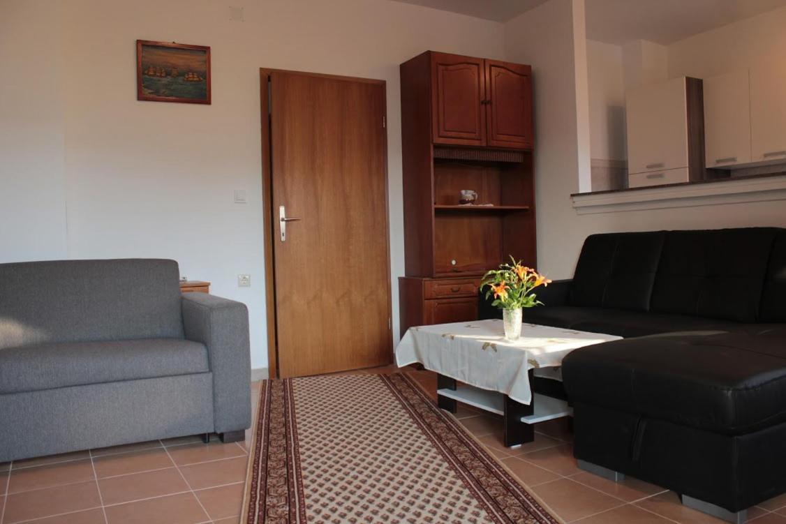Apartmani Peko Паг Экстерьер фото