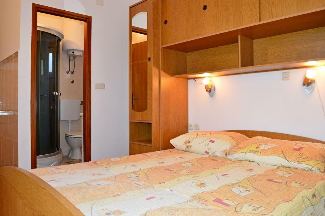 Apartmani Peko Паг Экстерьер фото