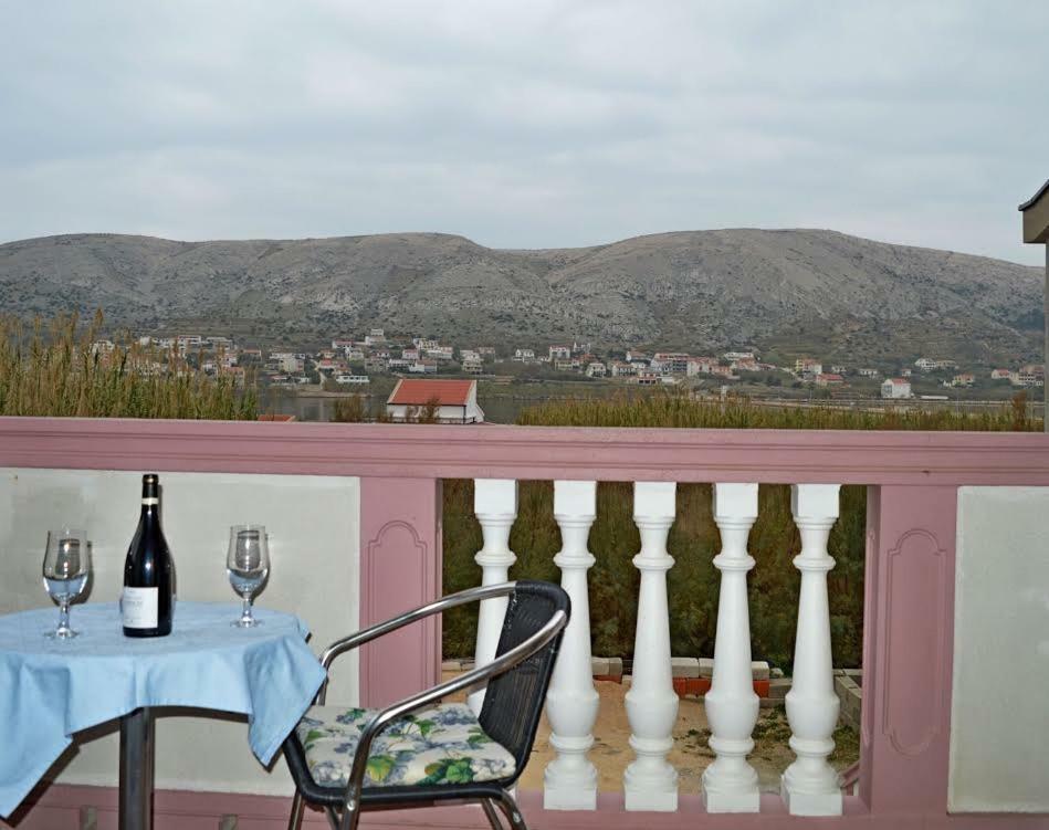 Apartmani Peko Паг Экстерьер фото