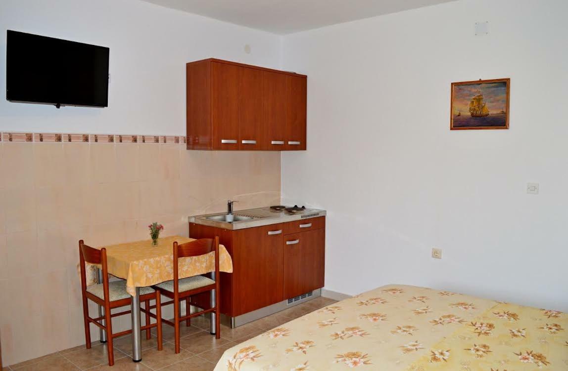Apartmani Peko Паг Экстерьер фото