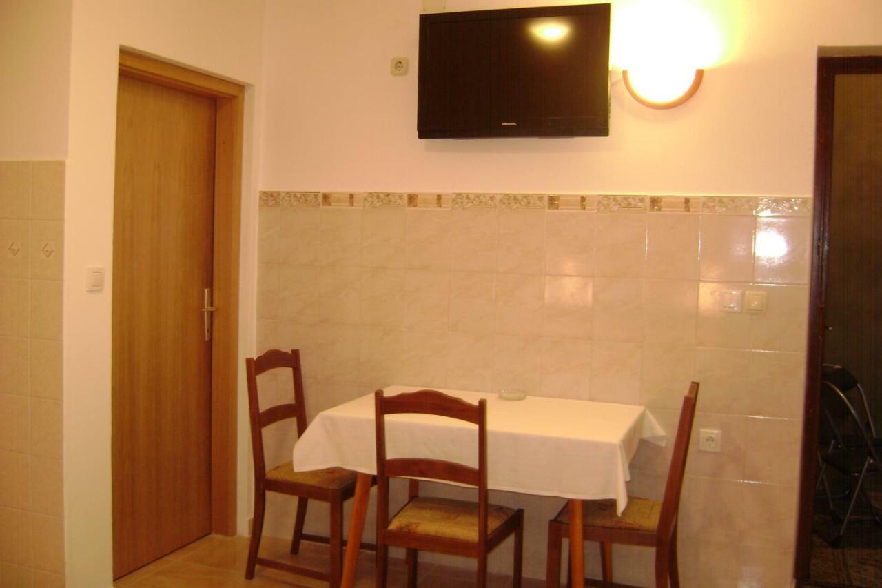 Apartmani Peko Паг Экстерьер фото