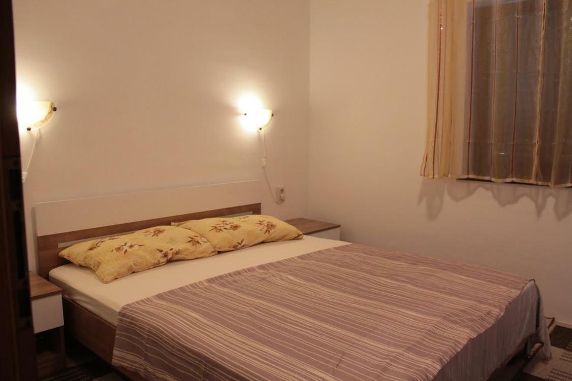 Apartmani Peko Паг Экстерьер фото
