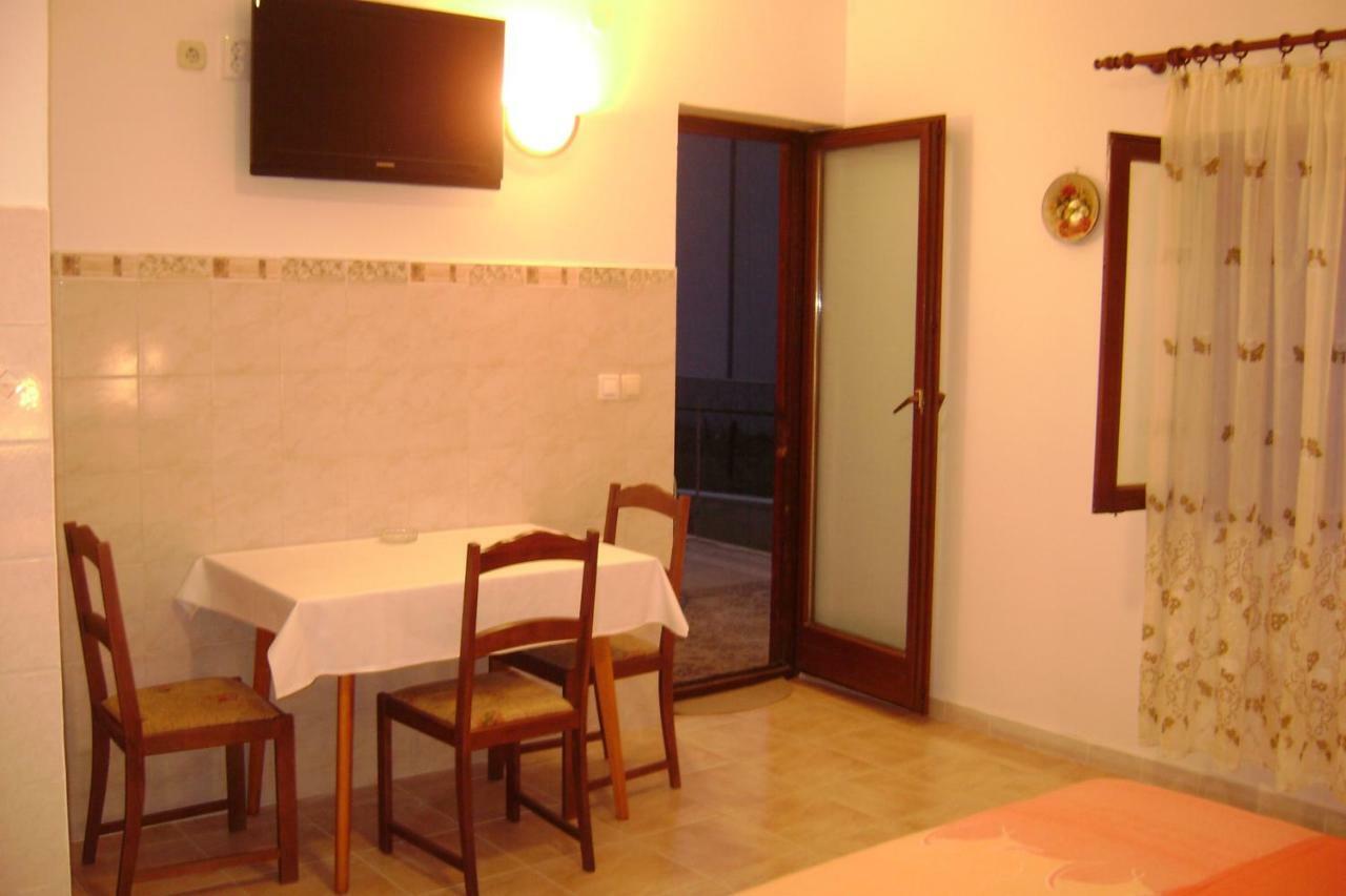 Apartmani Peko Паг Экстерьер фото